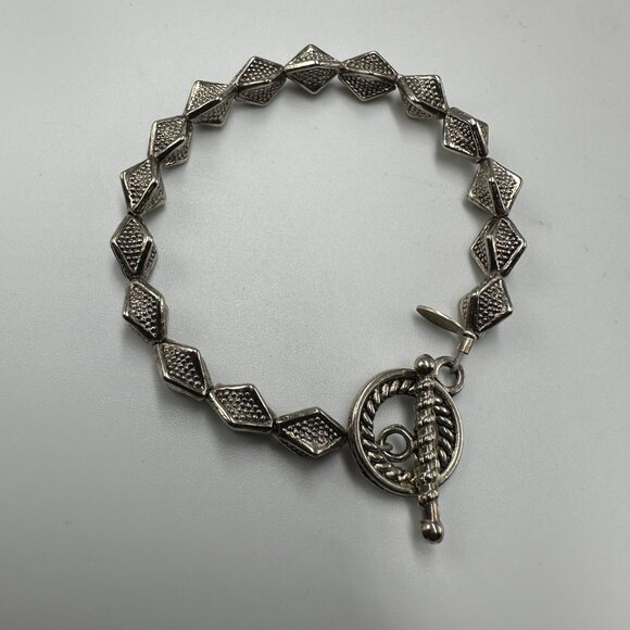 3/$30 Pollie Bracelet Silver Tone Diamond Shape Link Textured Toggle Clasp 6.5" - Picture 3 of 8